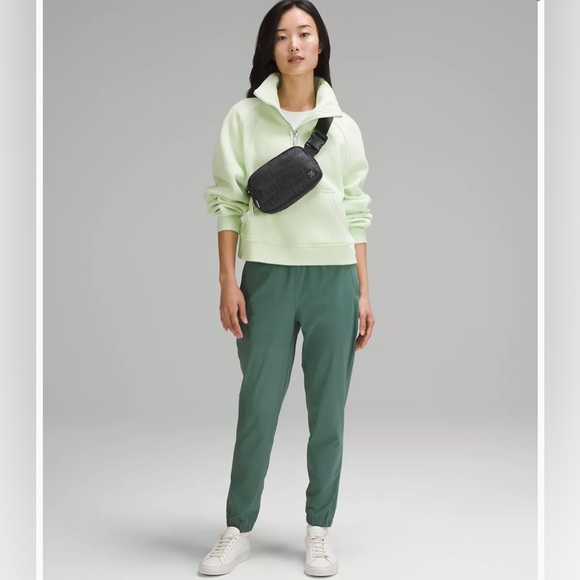 NEW LULULEMON everywhere belt bag - Picture 2 of 8